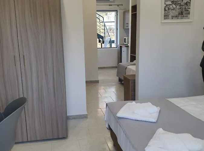 Ξενοδοχείο Hara 2*